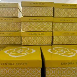 5 Kendra Scott Vibrant Yellow Gift Boxes